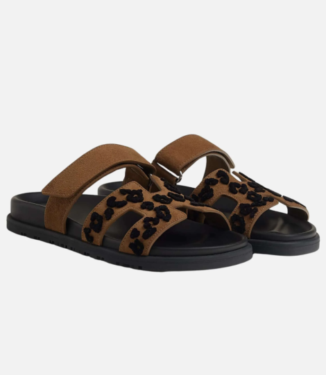 hermes-chypre-sandal-tufted-suede-goatskin-brun-fume-noir-front-view