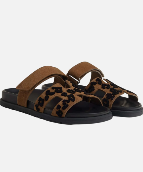 hermes-chypre-sandal-tufted-suede-goatskin-brun-fume-noir-front-view