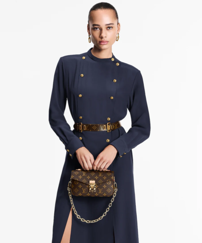 louis-vuitton-pochette-metis-east-west–M46279_PM1_Cropped worn view